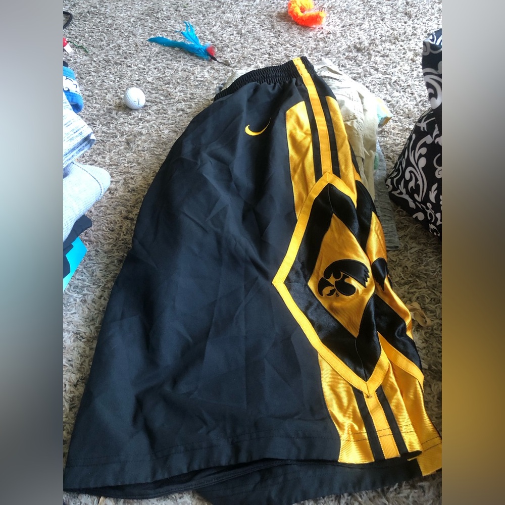 Iowa Hawkeye dri fit shorts Nike authentic size Large